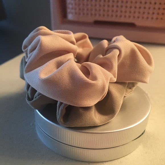 Pastel colored Hairtyes. Both are originally bought from whole foods. HQ - Picture 6 of 7